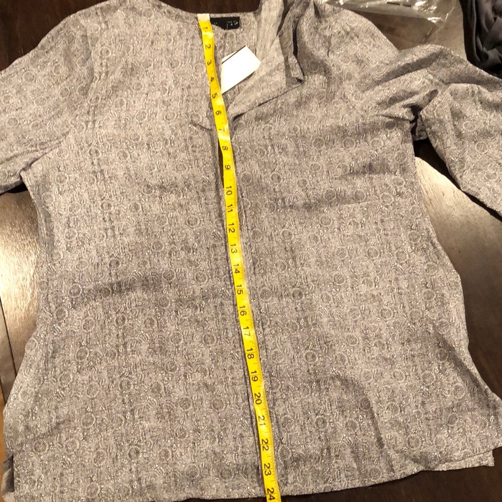 NWT GREY PRINT BOBEAU BLOUSE! - Picture 11 of 12